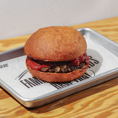 Смэш-бургер в SALUT! по цене 560 ₽