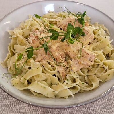 Шпинатная паста с индейкой в сливочном соусе в Марсель кафе-кондитерская по цене 758 ₽