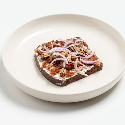 Бутерброд со шпротами в Человек и Чебурек по цене 210 ₽