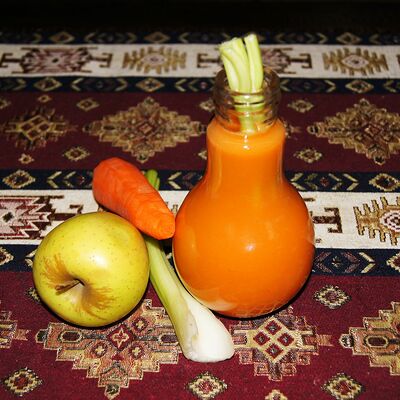 Фреш Яблоко, Морковь и Сельдерей в FastШашлык и Хинкали по цене 290 ₽