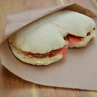 Пури Гули с хумусом, вялеными томатами и имбирём в Puri Guli