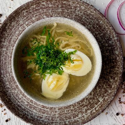 Бульон куриный с яйцом и лапшой в Старица Карасунская по цене 420 ₽