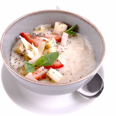 Каша овсяная с клубникой и бананом в Kitchen по цене 350