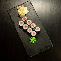 Ролл с тунцом в Перформанс вкуса