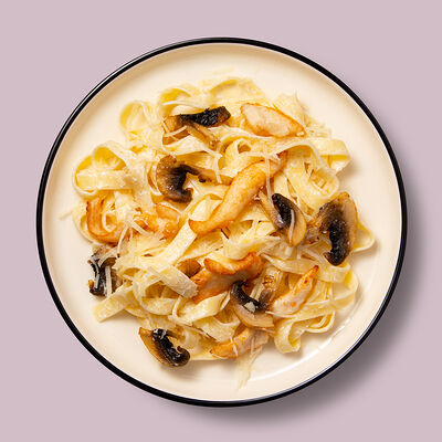 Паста с курицей и грибами в Фуди Люди по цене 629 ₽