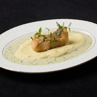 Филе судака с картофельным пюре в Duran по цене 740 ₽