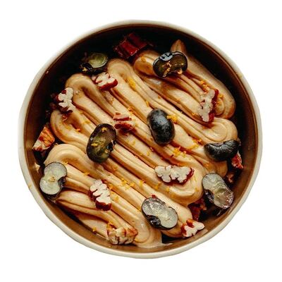 Морковный кейк, йогурт и вареная сгущёнкав Sangre Fresca по цене 780 ₽