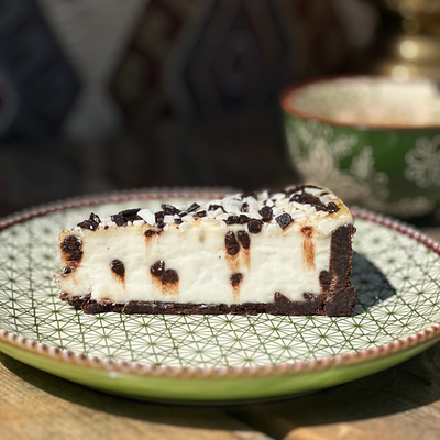 Пироженое Чизкейк с шоколадной крошкой в Тарым по цене 2860 ₸