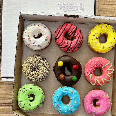 Девять глазированных пончиков в Пончики donuts по цене 655 ₽