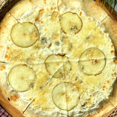 Пицца Груша горгонзолав Моё место по цене 869 ₽