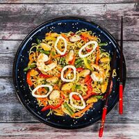 Яичная лапша с морепродуктами в Робинfood