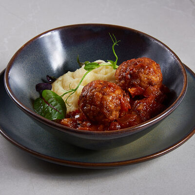 Тефтели домашние с картофельным пюре в Sugar Mama по цене 430 ₽