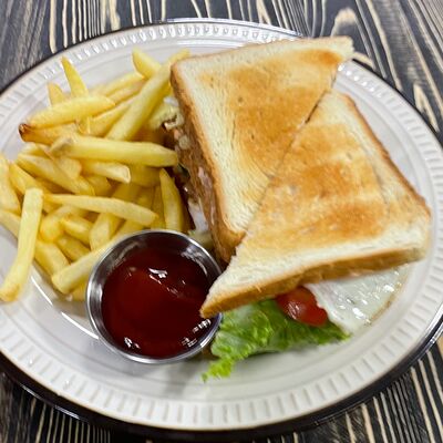 Сэндвич классический в Пельмэн по цене 445 ₽