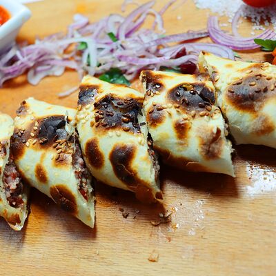 Фирменный кебаб с сыром в Istanbul Kebab по цене 1035 ₽