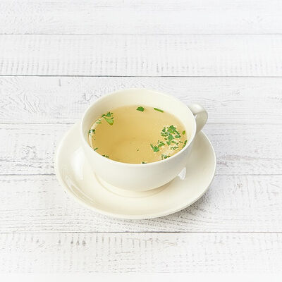 Чашка бульона с зеленью в АндерСон по цене 90 ₽
