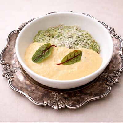 Зеленая гречка с соусом голландез и гуакамоле в УГОДНИКИ по цене 598 ₽