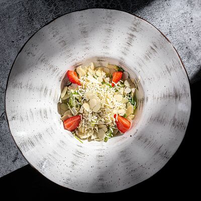 Салат Дюшес с грушей в Дюшес по цене 490