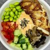 Поке с курицей и сладким чили соусом в AM YUM по цене 550