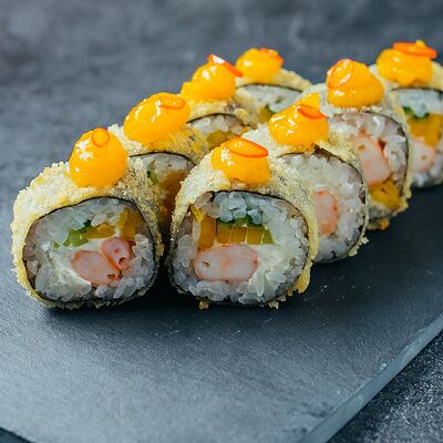 Теплый ролл с креветкой и манго в Rolls Bar по цене 621 ₽