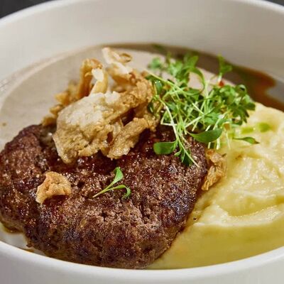 Бифштекс с грибным муссом и пюре робюшонв Гастробар DOM по цене 890 ₽