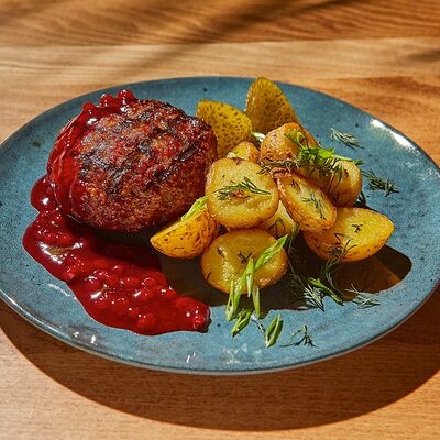 Бифштекс с брусничным соусом в Bullet Bar по цене 730 ₽