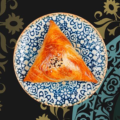 Самса с говядиной в Татлы Чорсу Халяль по цене 219 ₽