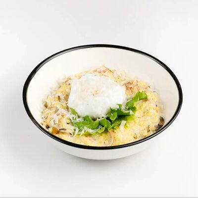 Пшенная каша с беконом, грибами и яйцом пашот в Гости по цене 360 ₽