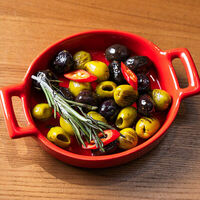 Разные оливки и маслины в Горячо