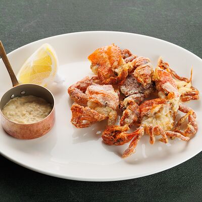 Краб в мягком панцире во фритюре с майонезом из водорослей в Butler по цене 2800 ₽