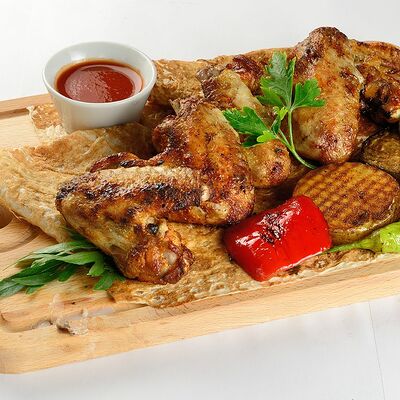 Куриные крылья на углях в Шаурма на мангале 24 по цене 380 ₽