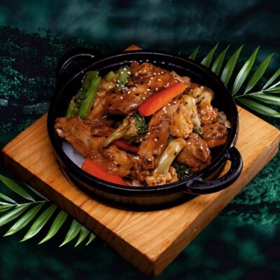 Свиные ребрышки на чугуне в LAOBAN по цене 1044 ₽