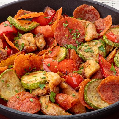 Сковородка с курицей, овощами и пеперони в Чили пицца по цене 720 ₽