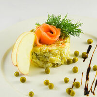 Салат Оливье с семгой в Роллбери