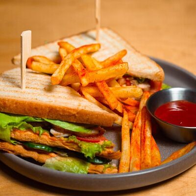 Сэндвич клаб в Co.mein по цене 560 ₽