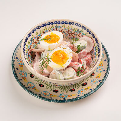 Домашний салат из овощей со сметаной и яйцом в Сыроварня по цене 79000 сум