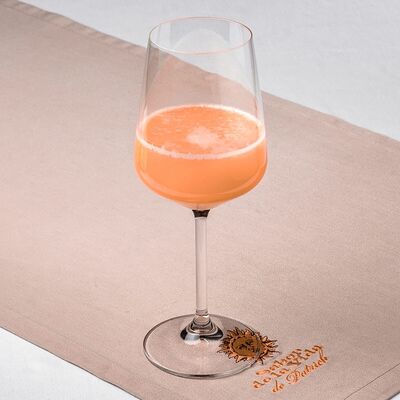 Грейпфрутовый свежевыжатый сок в Sabor de la Vida по цене 480 ₽