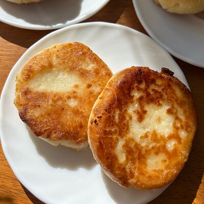 Сырники со сметанойв Еда как Дома по цене 280 ₽