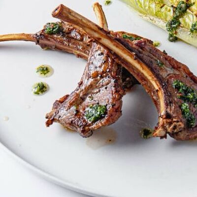 Каре ягненка с соусом бринджал в VASILCHUKI Chaihona №1 по цене 2150 ₽