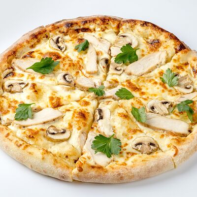 Цезарь с цыпленком и грибами в Киану по цене 445 ₽