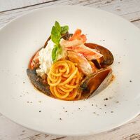 Спагетти Маринара с крабом, страчателлой и мидиями в Mr. Crabs