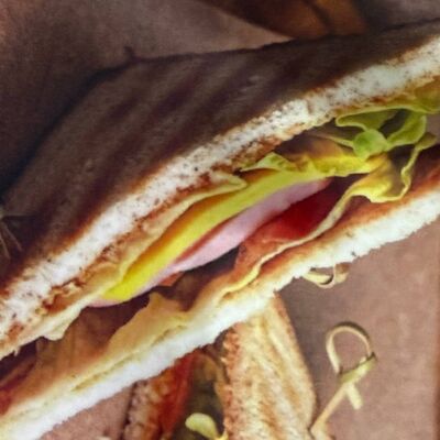 Сэндвич с ветчинойв Panama City по цене 345 ₽