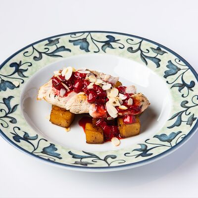 Индейка су-вид с тыквой и клубничным соусом в Лу по цене 950 ₽