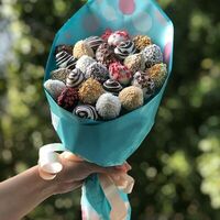 Клубничный букет Тиффани L в FlowBerry