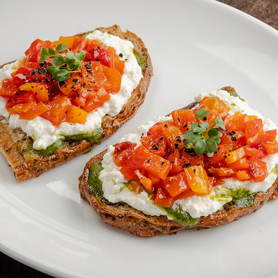 Тост со сливочным адыгейским сыром, перцем гриль в Съели Сумели по цене 660 ₽