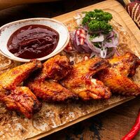 Куриные крылышки BBQ в Satrapezo