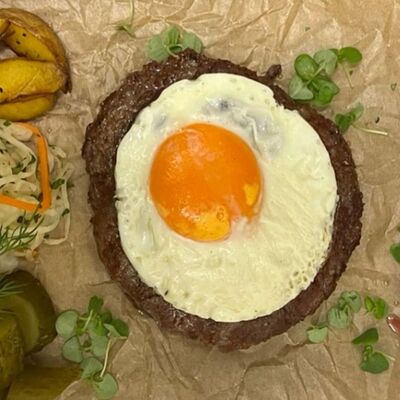 Бифштекс с соленьями и яйцом в Пепе Неро по цене 1200 ₽