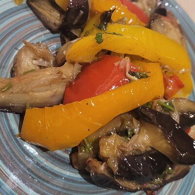 Салат с печеными баклажанами в Хочу & Пури по цене 260 ₽