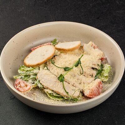 Цезарь с курицей в Игристые по цене 470 ₽