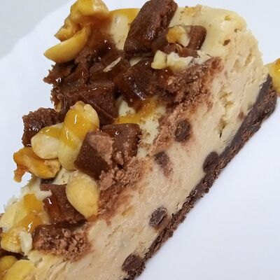 Чизкейк Карамельный Арахис в Дабл кафе по цене 200 ₽