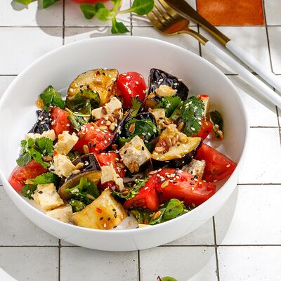 Салат с хрустящими баклажанами и сыром тофу в Баклажан в ТЦ 